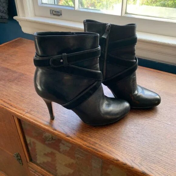 Cole Haan NikeAir Black Leather Side Zip Heels Ankle Booties - Picture 2 of 6